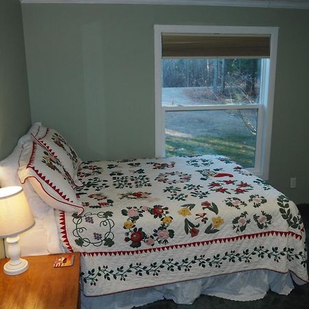The Green Lake Getaway - Shared Lake Access! Interlochen エクステリア 写真