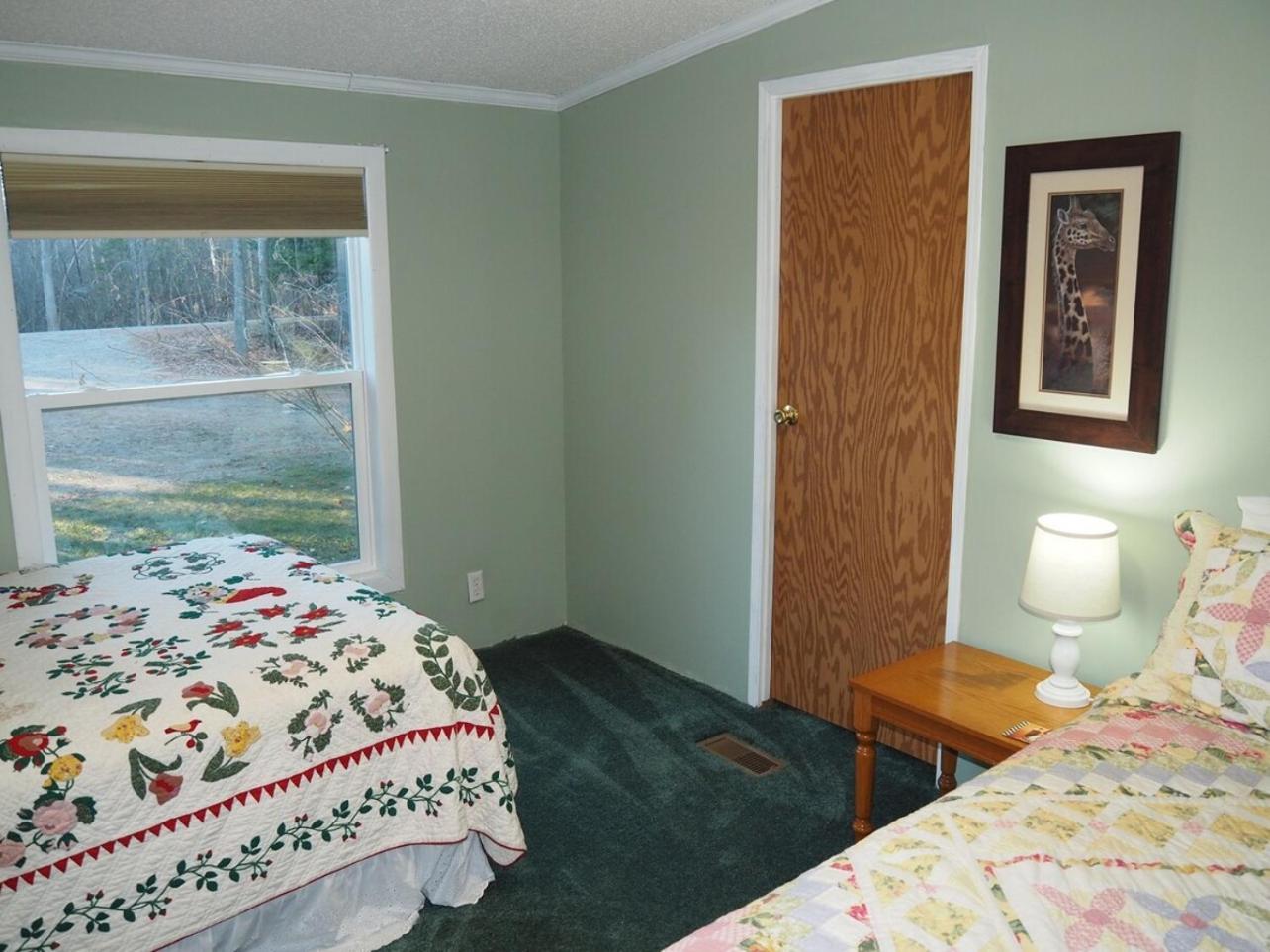 The Green Lake Getaway - Shared Lake Access! Interlochen エクステリア 写真