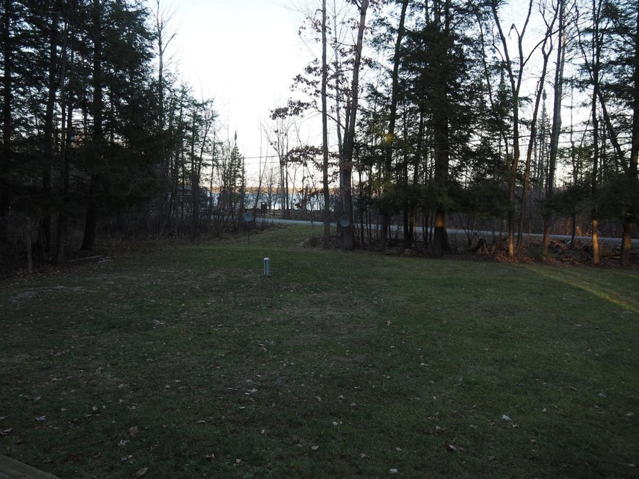 The Green Lake Getaway - Shared Lake Access! Interlochen エクステリア 写真