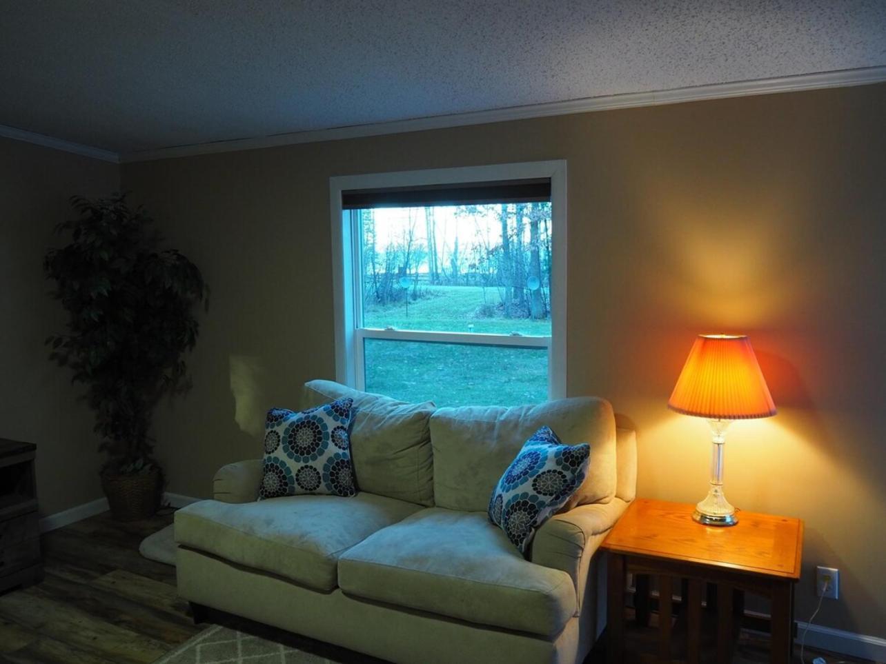 The Green Lake Getaway - Shared Lake Access! Interlochen エクステリア 写真