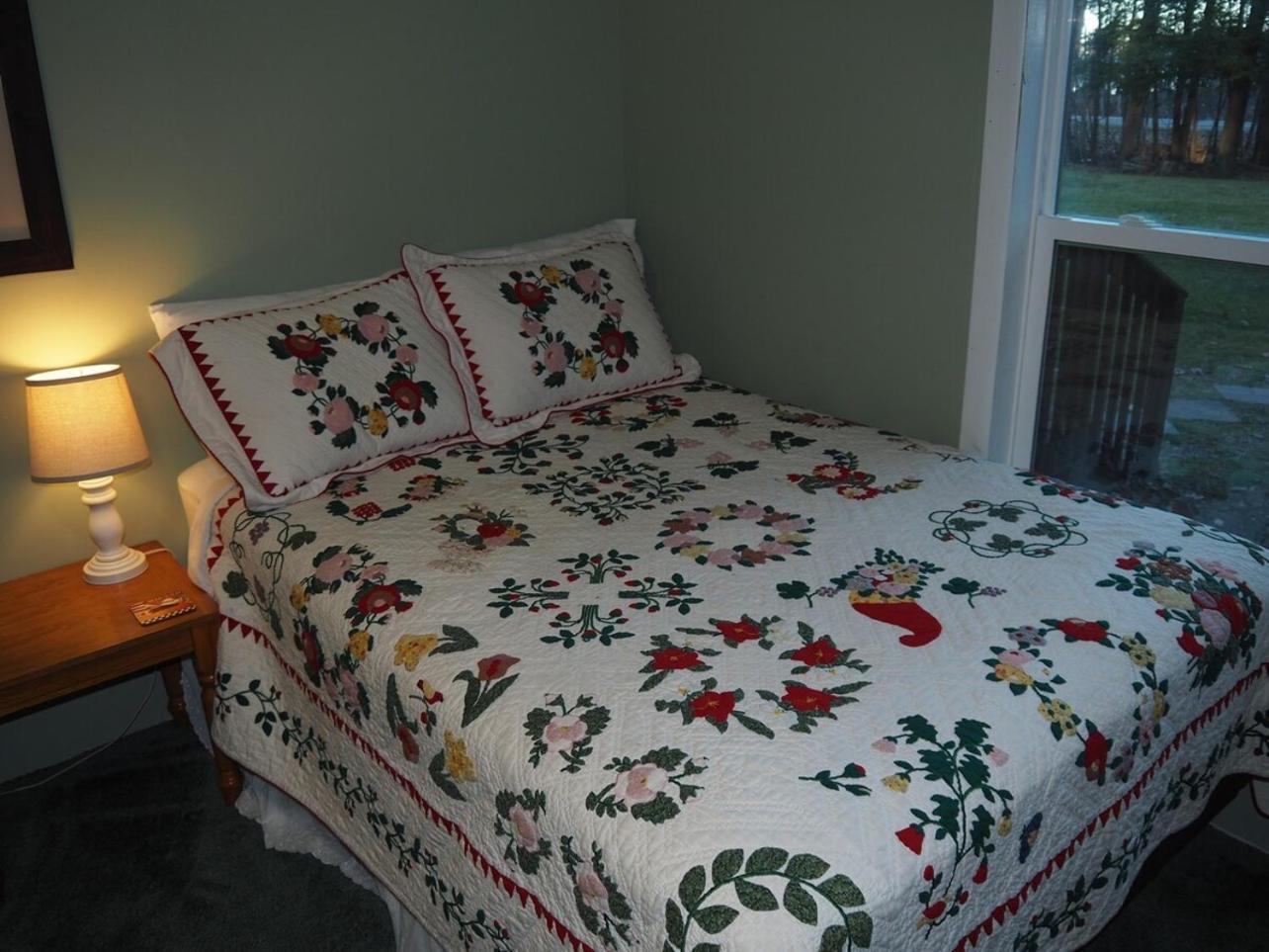 The Green Lake Getaway - Shared Lake Access! Interlochen エクステリア 写真