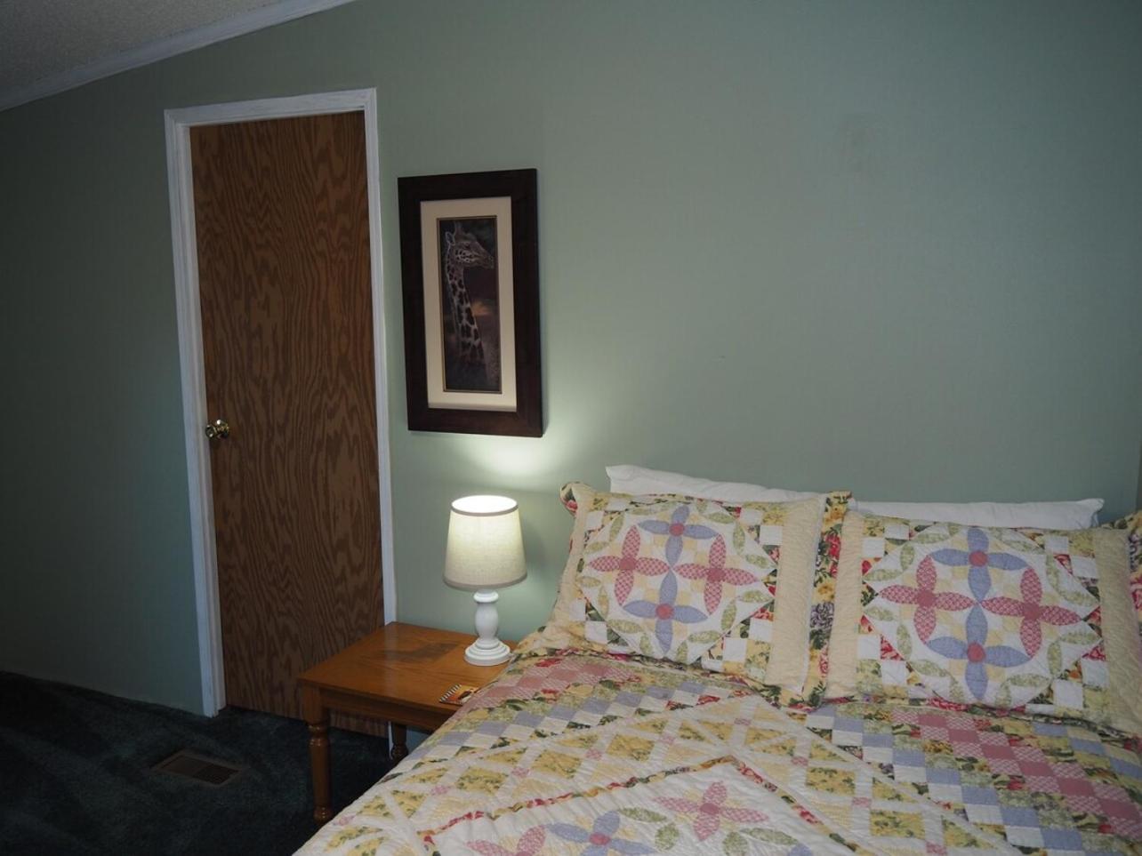 The Green Lake Getaway - Shared Lake Access! Interlochen エクステリア 写真