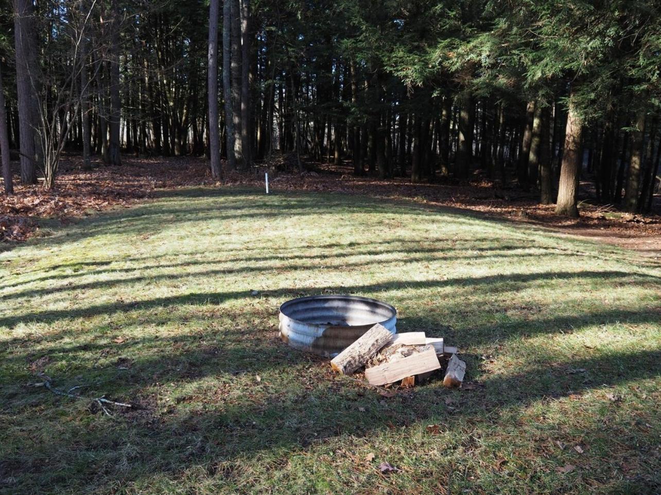 The Green Lake Getaway - Shared Lake Access! Interlochen エクステリア 写真