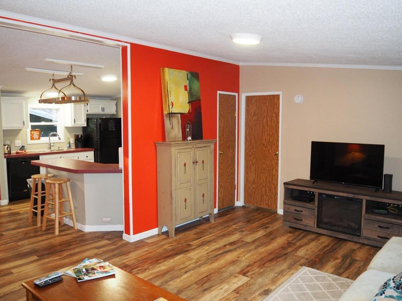 The Green Lake Getaway - Shared Lake Access! Interlochen エクステリア 写真