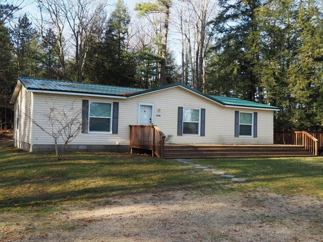 The Green Lake Getaway - Shared Lake Access! Interlochen エクステリア 写真