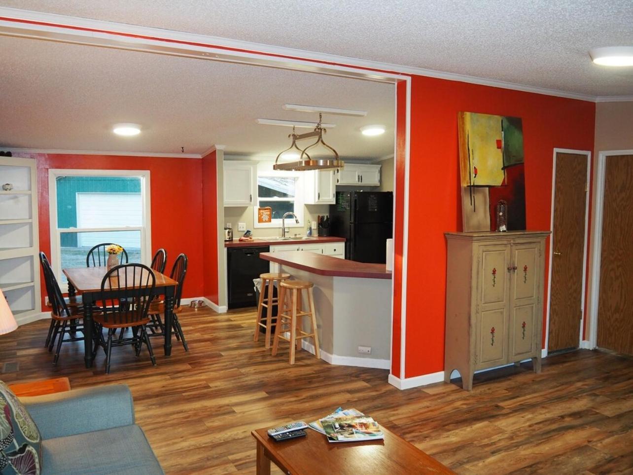 The Green Lake Getaway - Shared Lake Access! Interlochen エクステリア 写真