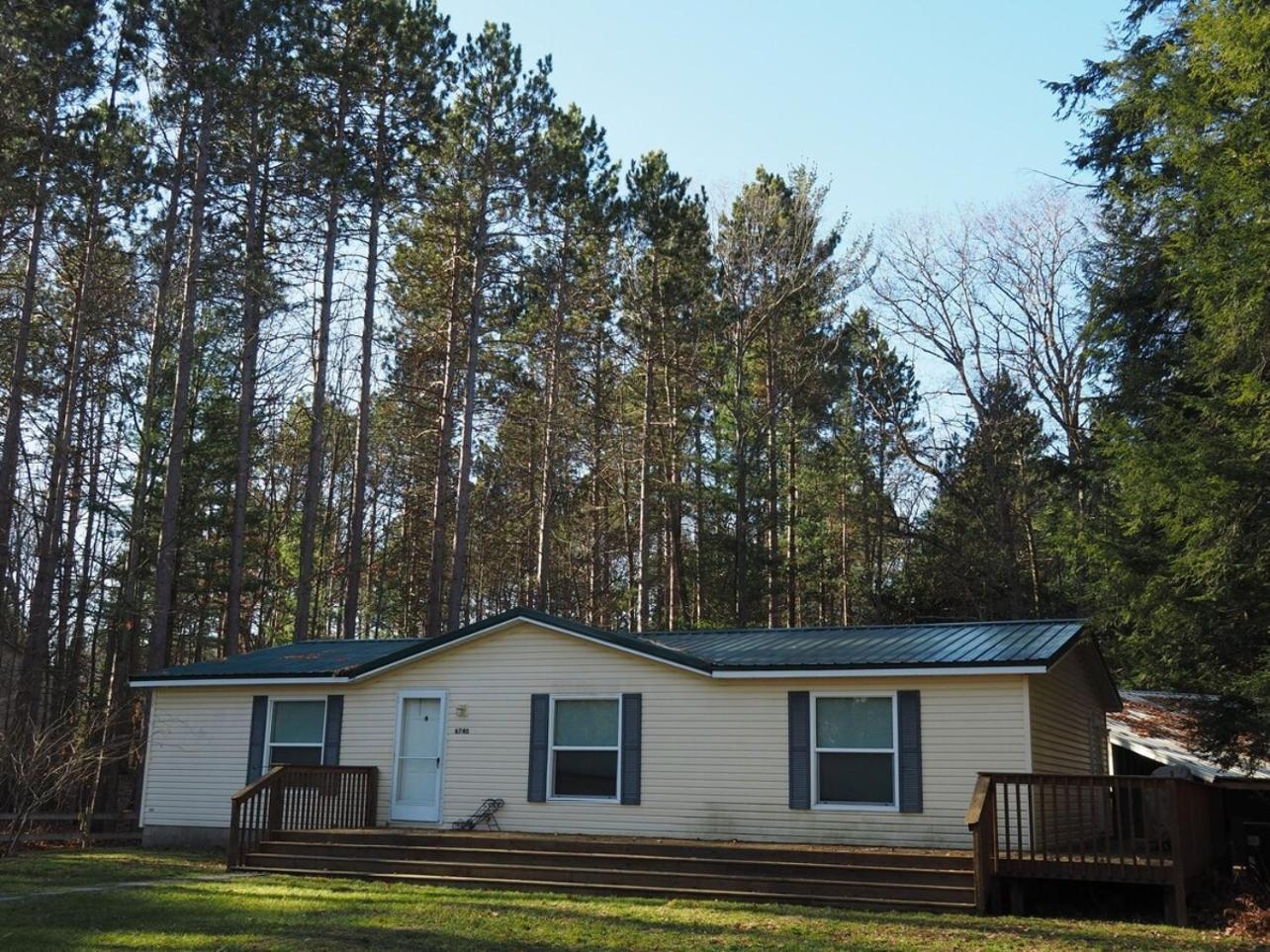 The Green Lake Getaway - Shared Lake Access! Interlochen エクステリア 写真