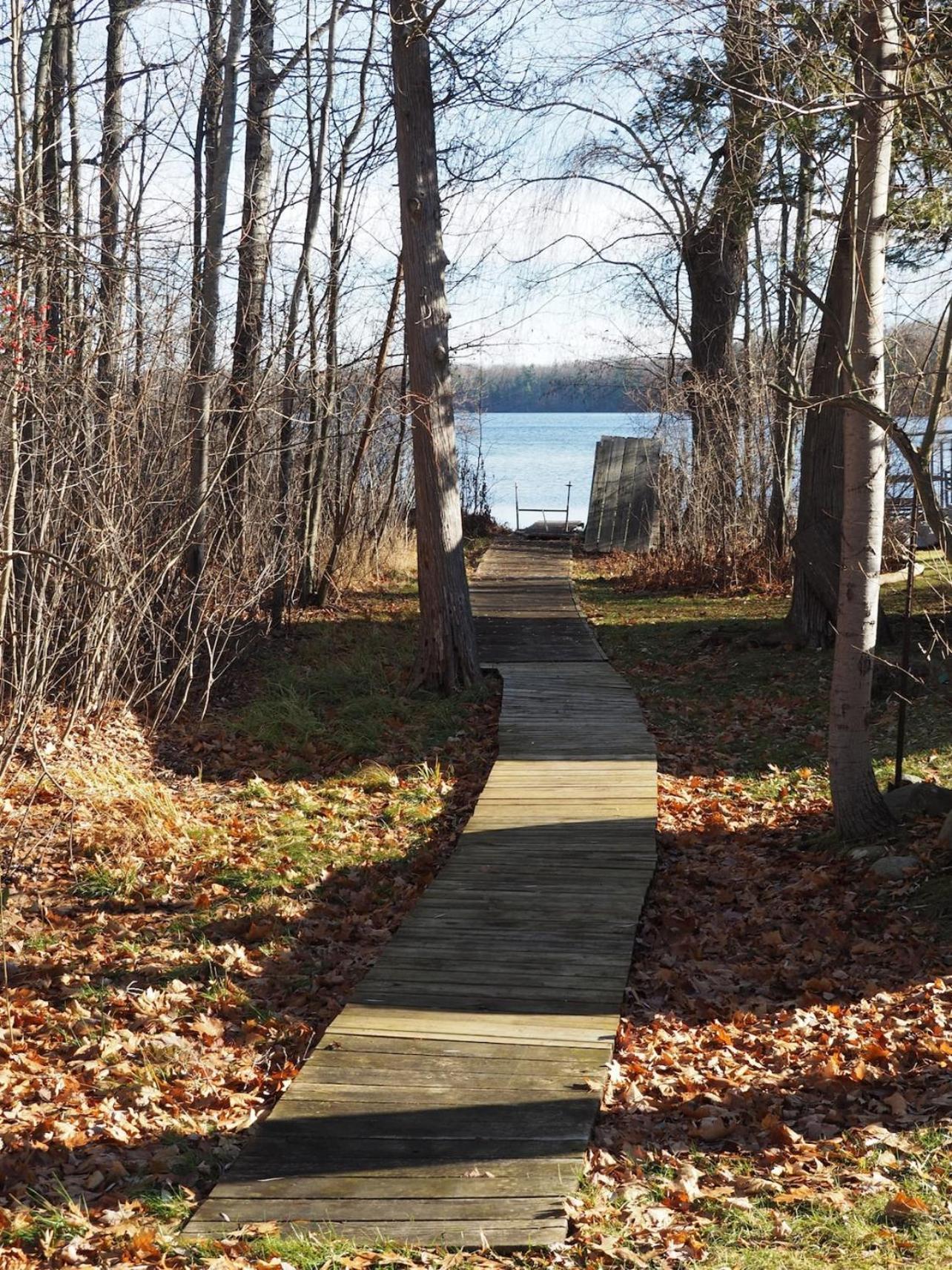 The Green Lake Getaway - Shared Lake Access! Interlochen エクステリア 写真