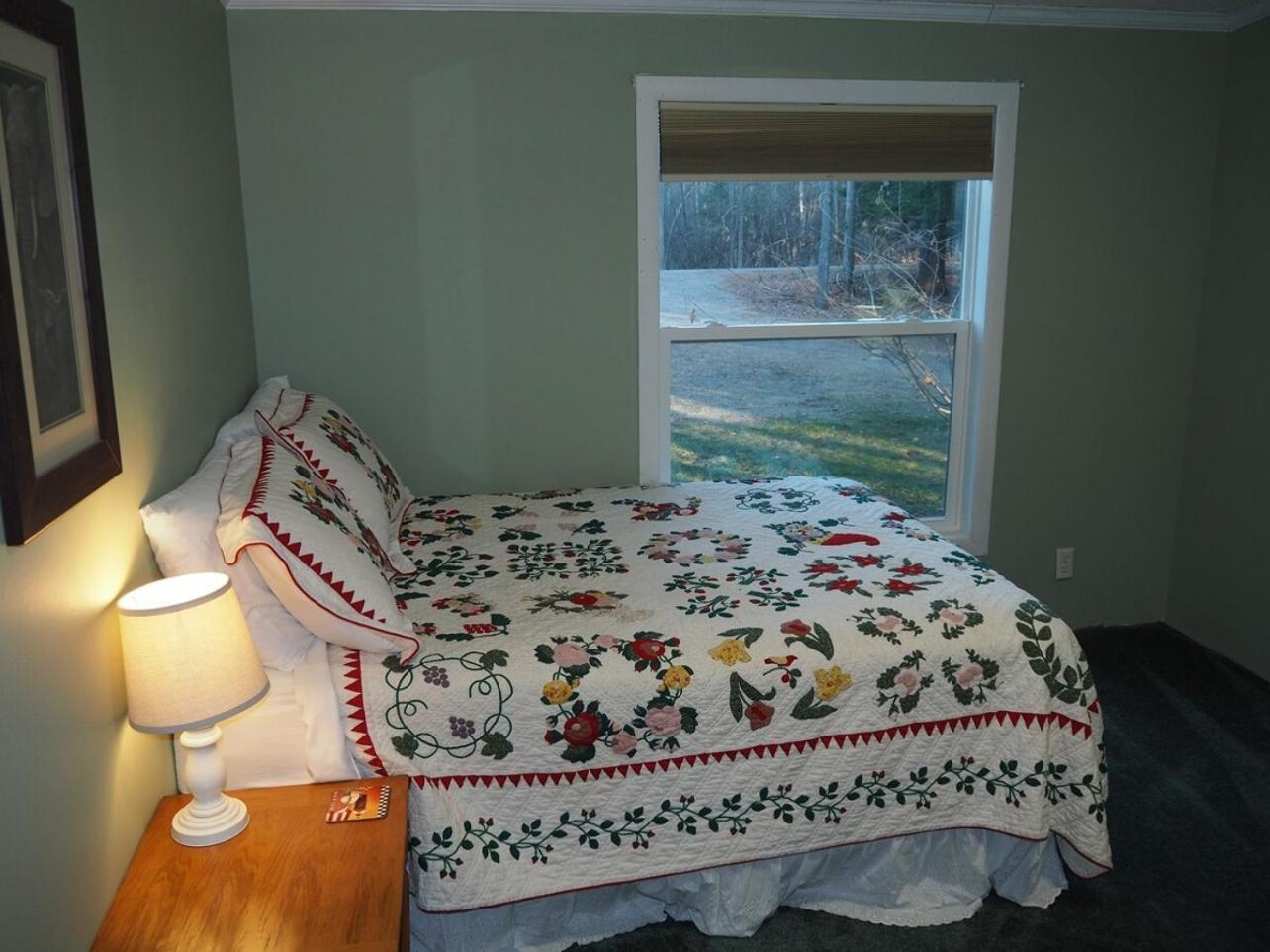 The Green Lake Getaway - Shared Lake Access! Interlochen エクステリア 写真